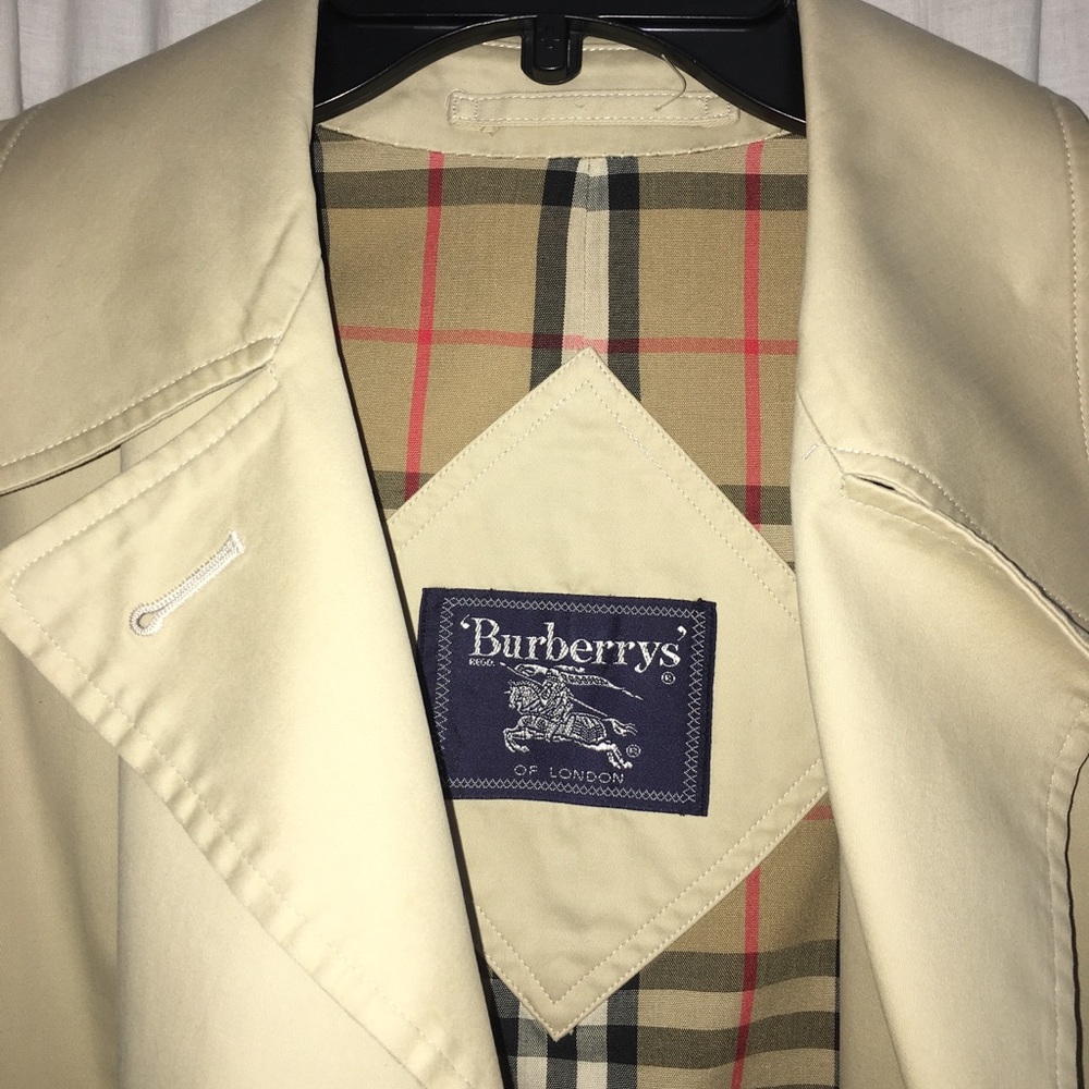 Burberry spring rain coat